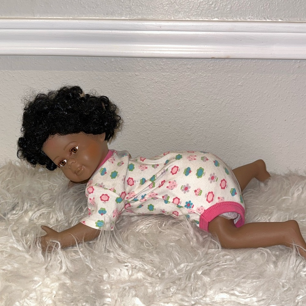 RARE 16" GOLDENVALE COLLECTION PORCELAIN DOLL African American On Tummy Crawling